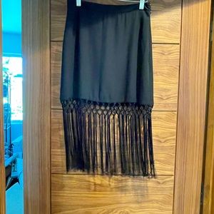 Mumu, short skirt with fringe.